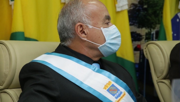 Bocalom empossa secretários e diretores em ato realizado na Prefeitura de Rio Branco